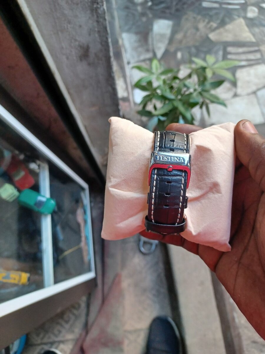 Festina analogique élégante