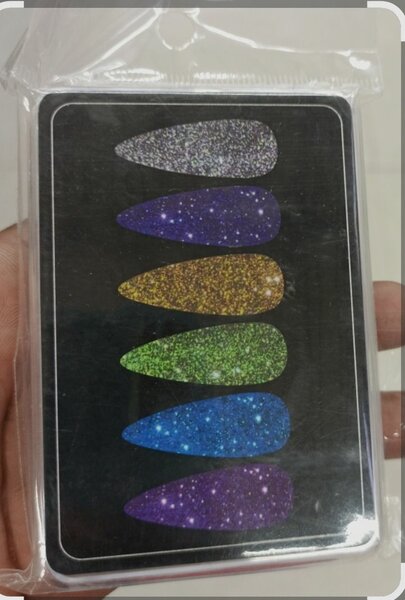 Vernis à ongles brillant étincelant