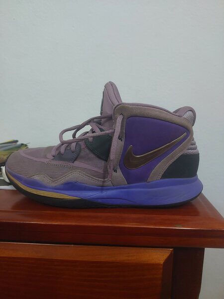 Nike Kyrie 8 AUTHENTIQUE