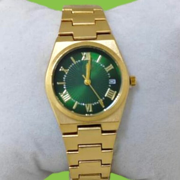 Montre bracelet dorée élégante