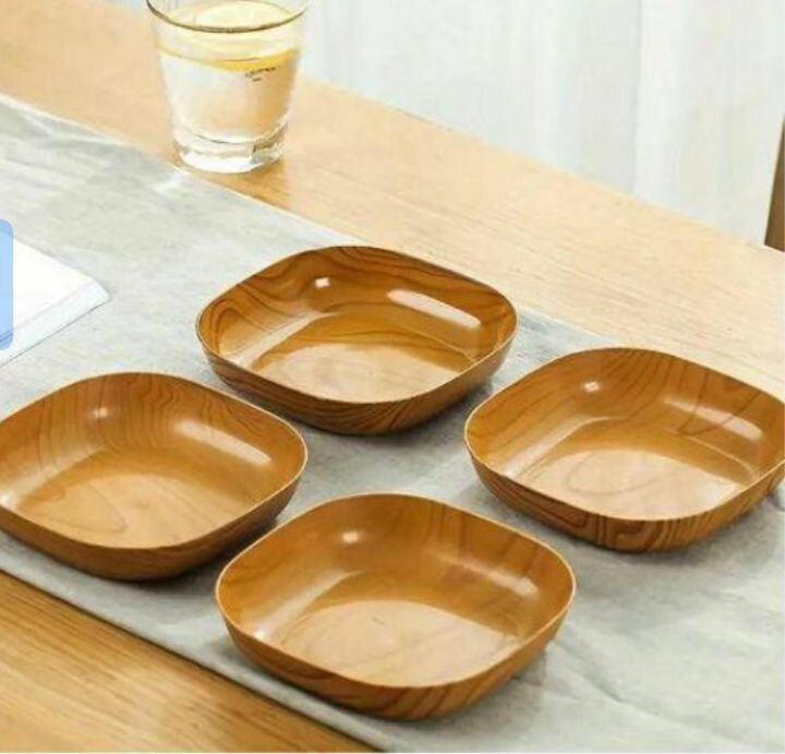 Assiettes carrées en bois