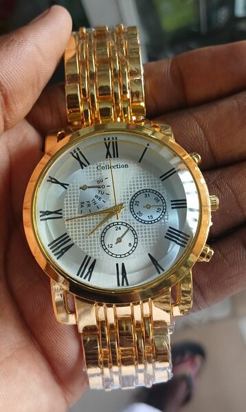 Montre dorée élégante homme