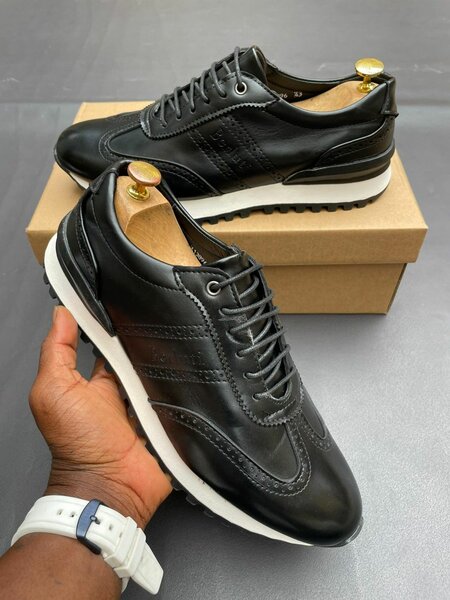 Sneakers en cuir marron et noir