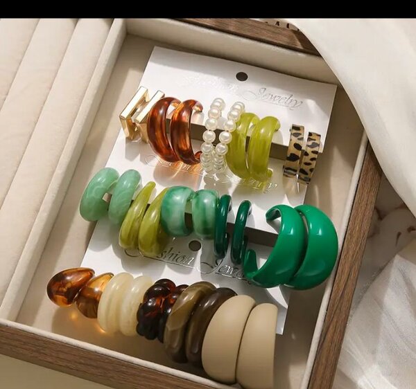 Lot de boucles d'oreilles modernes