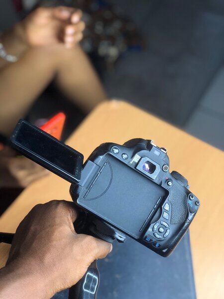 Canon DSLR - EOS 700D