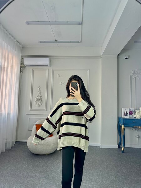 Свитер  с полосками