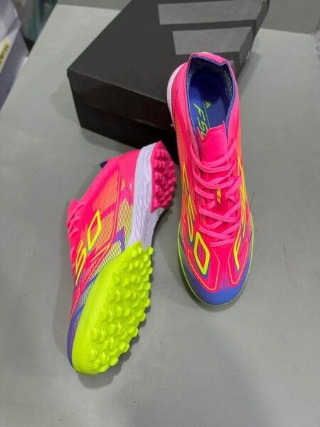 Chaussures de Foot Fluorescentes