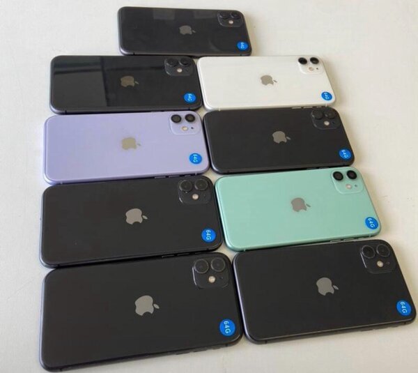 Apple iPhone 11 (64GB)