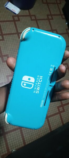 Nintendo Switch lite craqué avec plus de 12 jeu