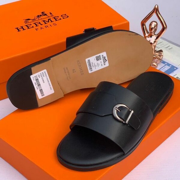 Sandales Hermes en cuir noir