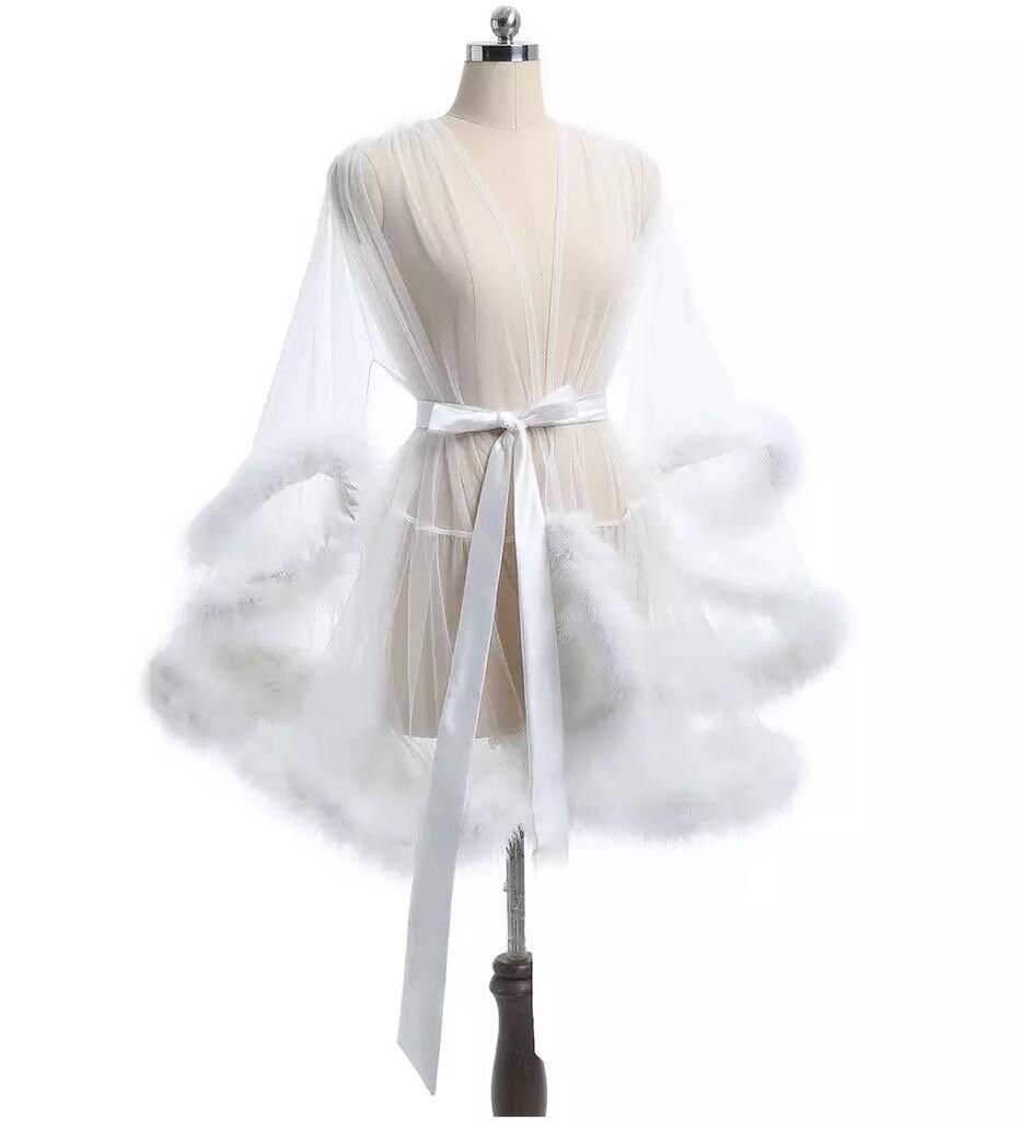 Robe en tulle avec plumes