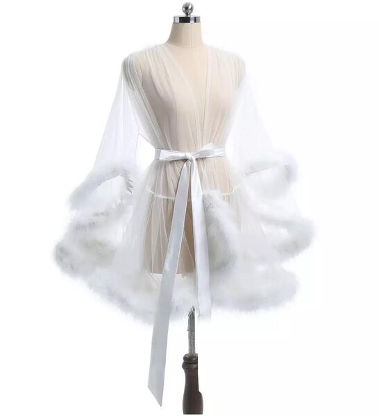 Robe en tulle avec plumes