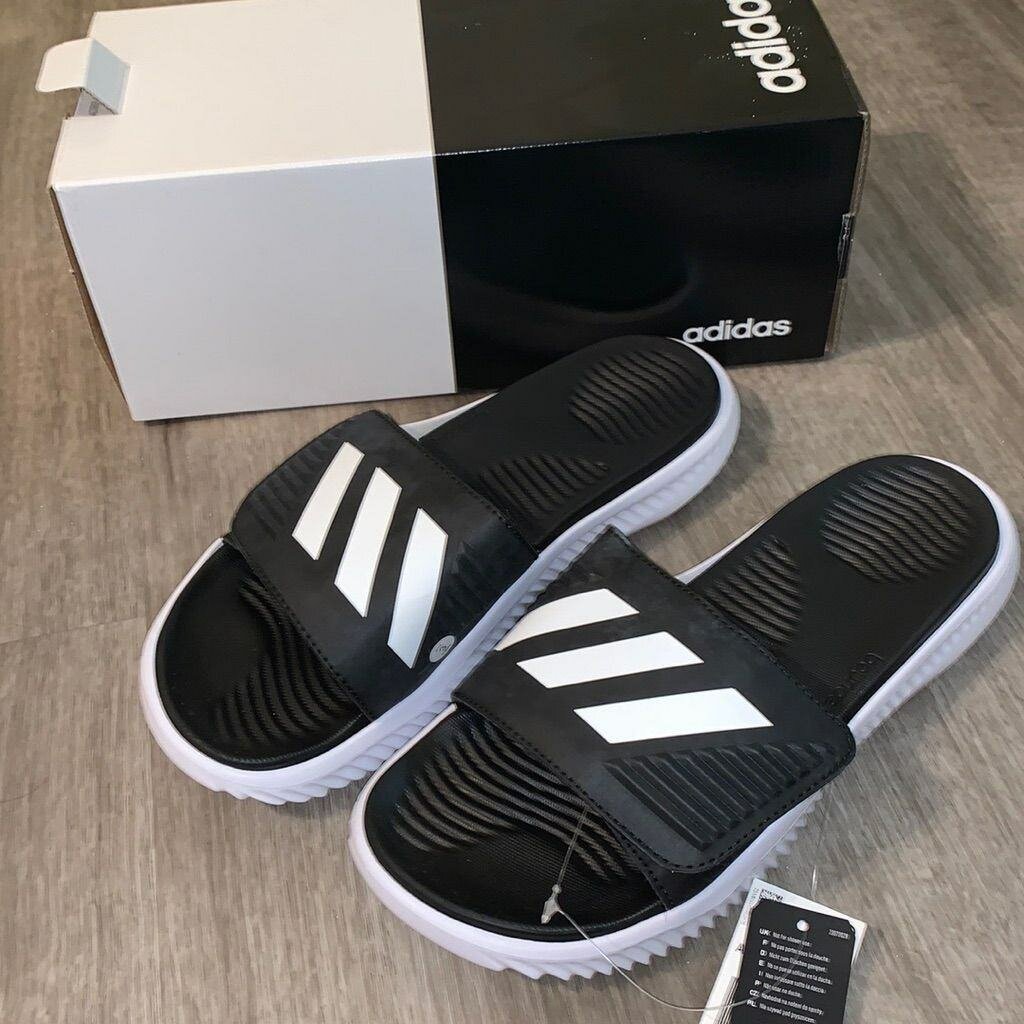 Sandales Adidas original dans carton