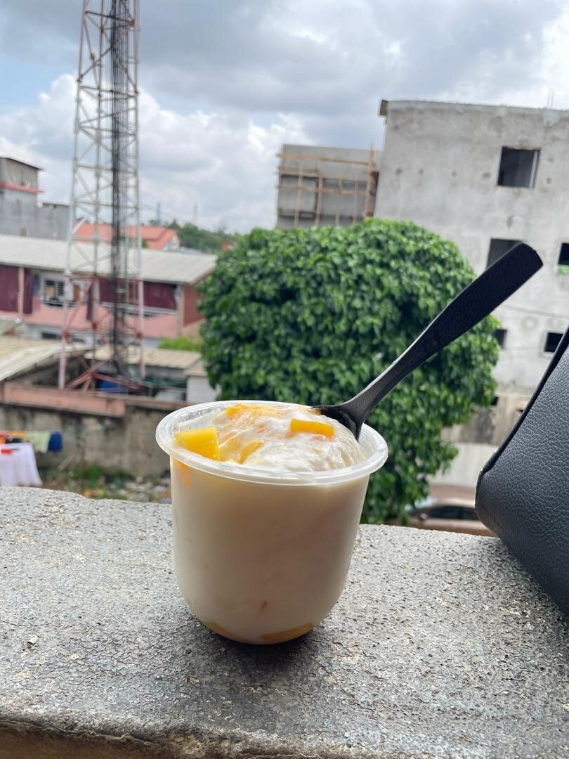 Yaourt nature avec des fruits