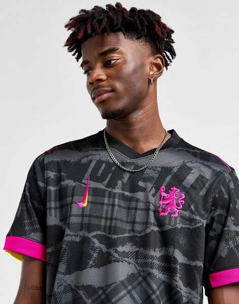 Maillot de football noir et rose