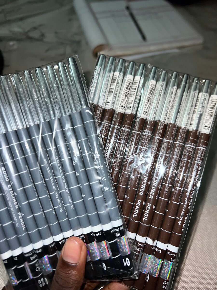 Crayons à lèvres couleur bois