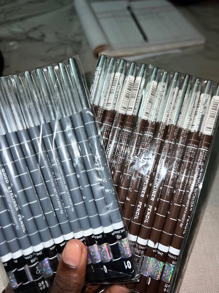 Crayons à lèvres couleur bois