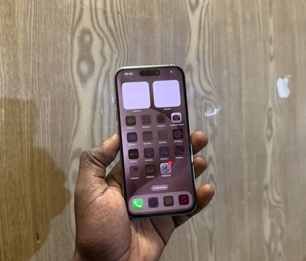 iPhone 15 pro 128giga