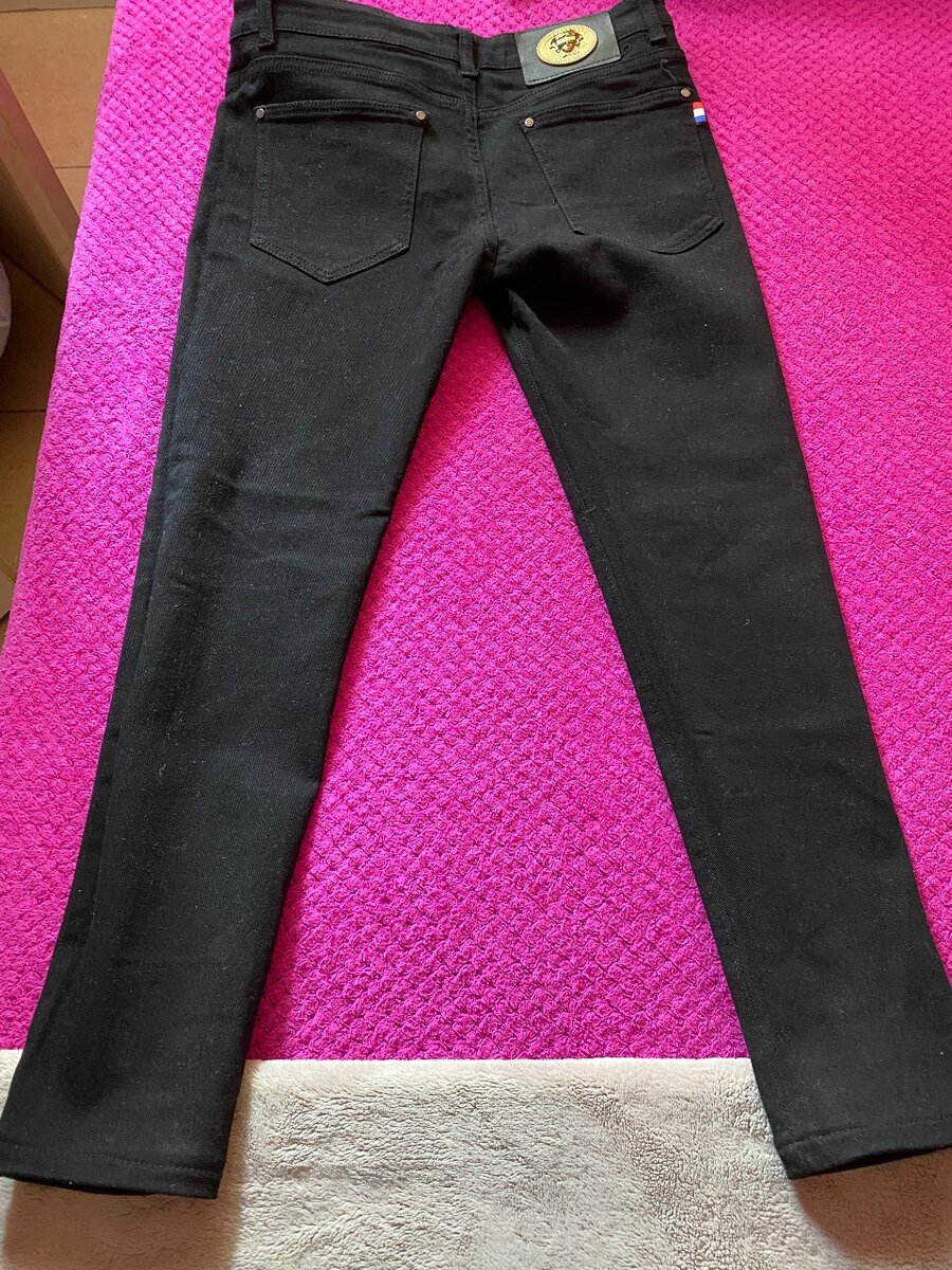 Black skinny jeans