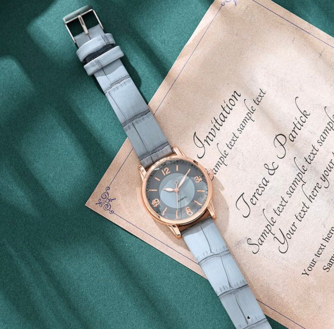 Montre élégante femme cuir