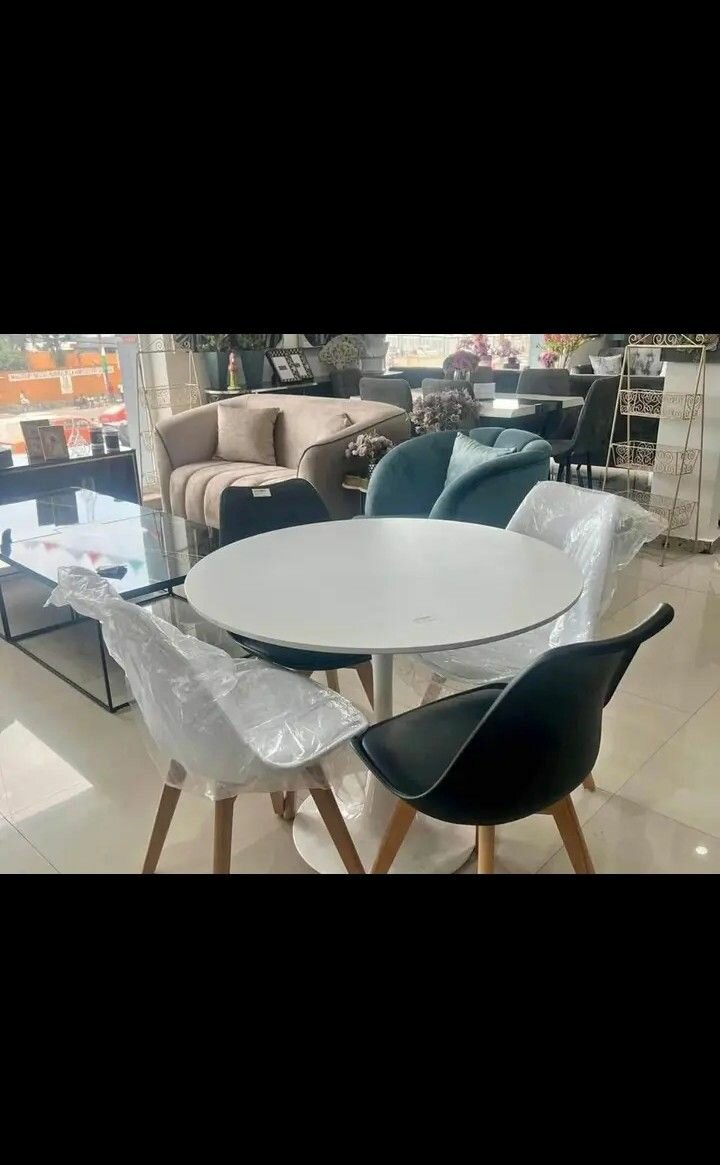 Ensemble Table Ronde et Chaises