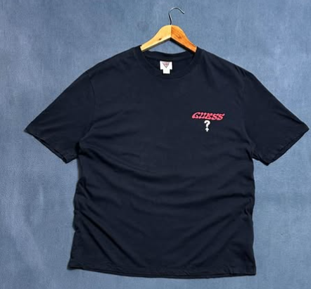 GUESS t shirt size : L 