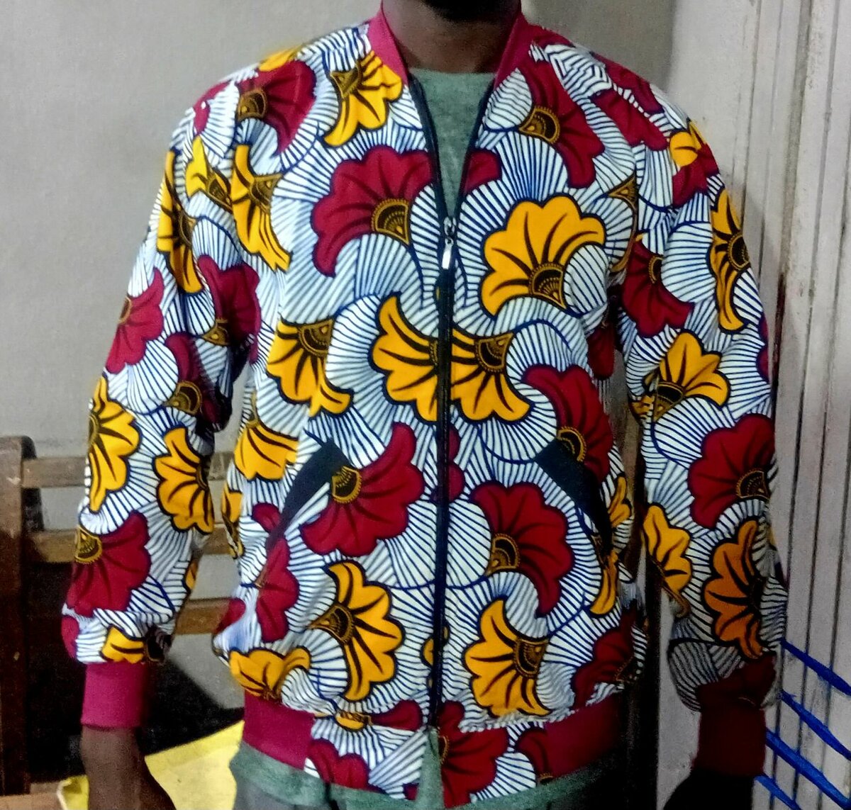 Veste à motif africain vibrante