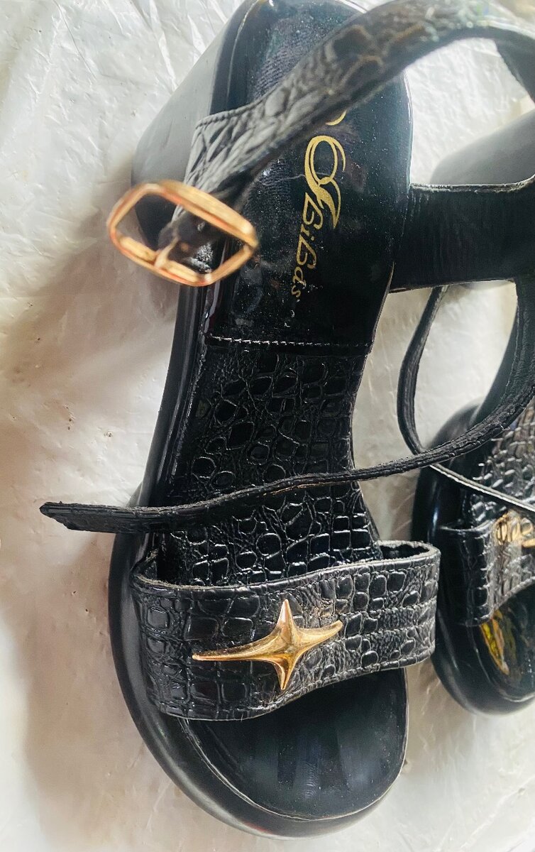 Sandales noires élégantes