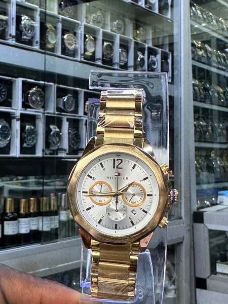 Montre en or luxueuse