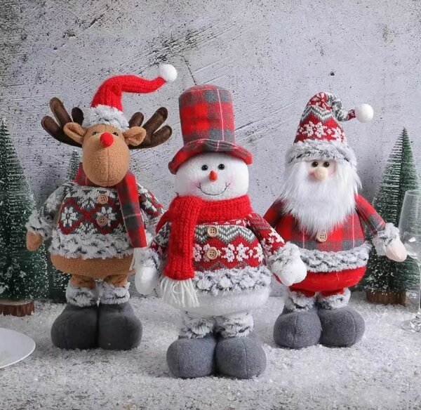 Новогодние игрушки под ёлку .