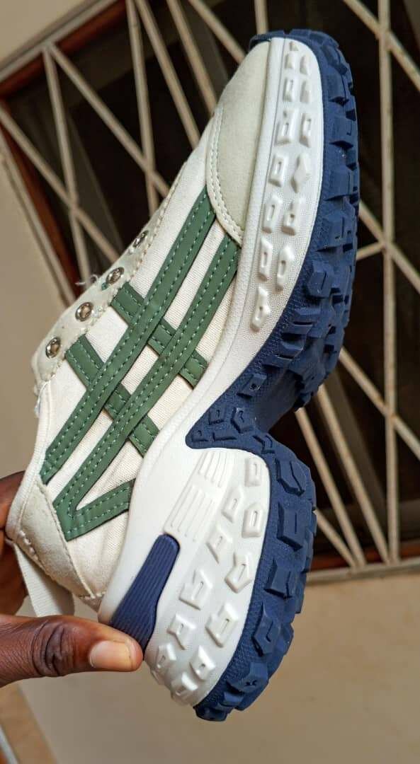 Baskets de sport blanches vertes