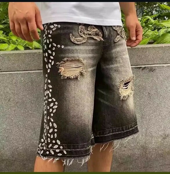 Short en jean déchiré tendance