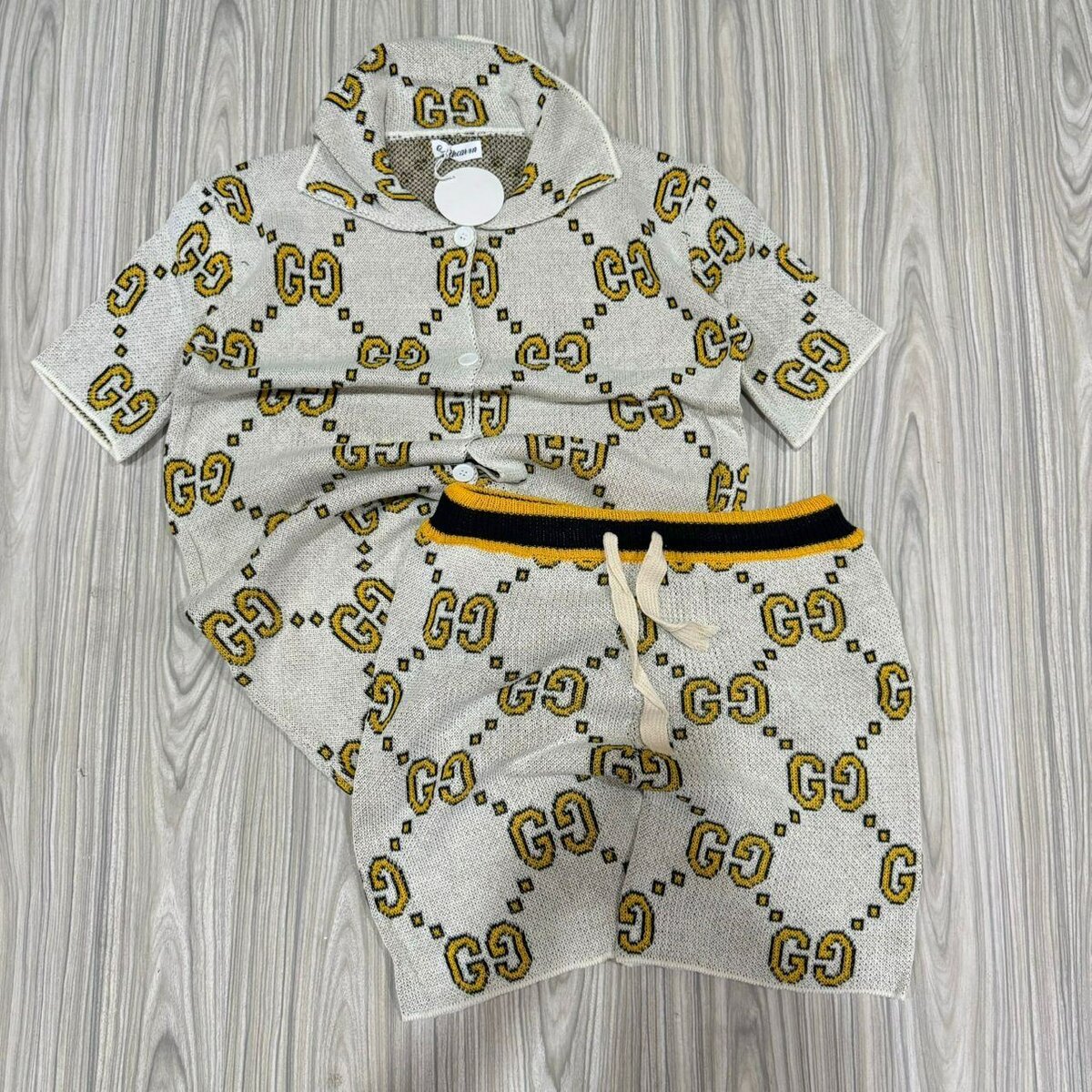 Fashion top and down shorts