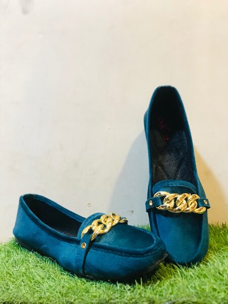Ladies court shoes