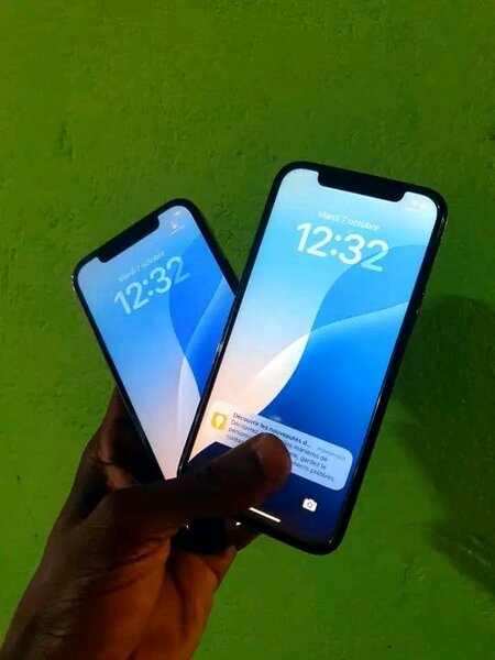 Smartphones iPhone XR Dual