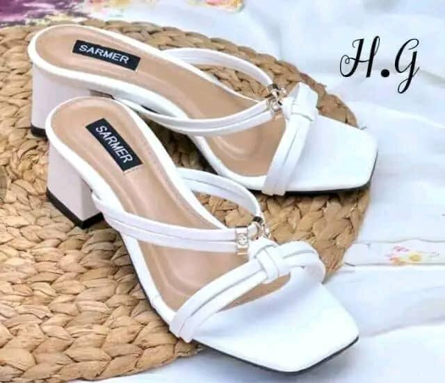 Sandales à talons carrés élégantes