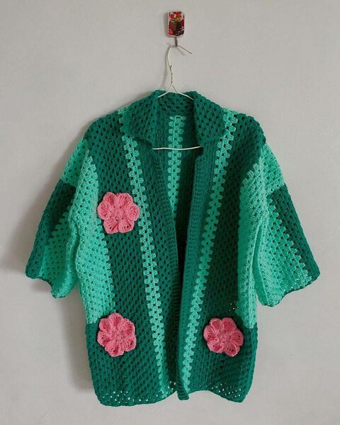 Cardigan crochet coloré