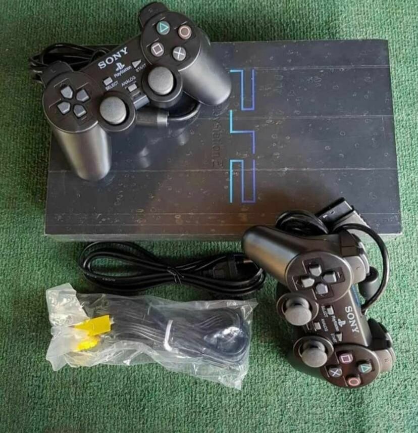 PS2 occasion quasi neuve+25 jeux installés avec 2 manettes
