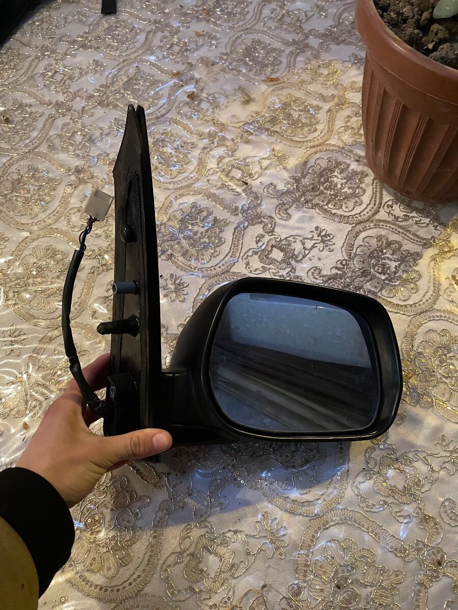 Правое зеркало заднего вида