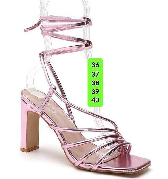 Sandale a talon en lanière