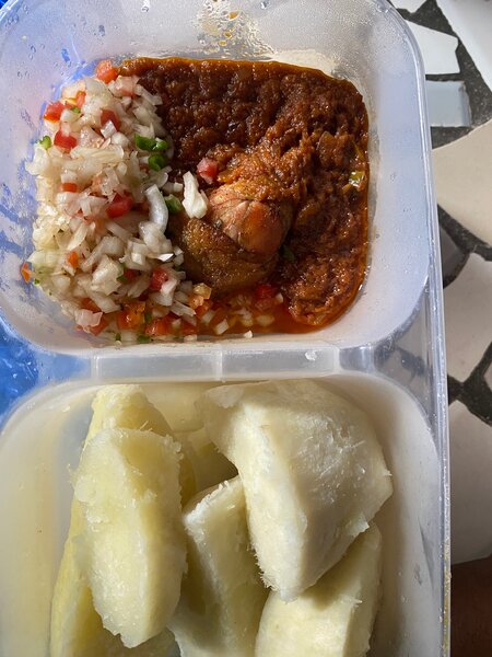 igname bouillie au poulet frit