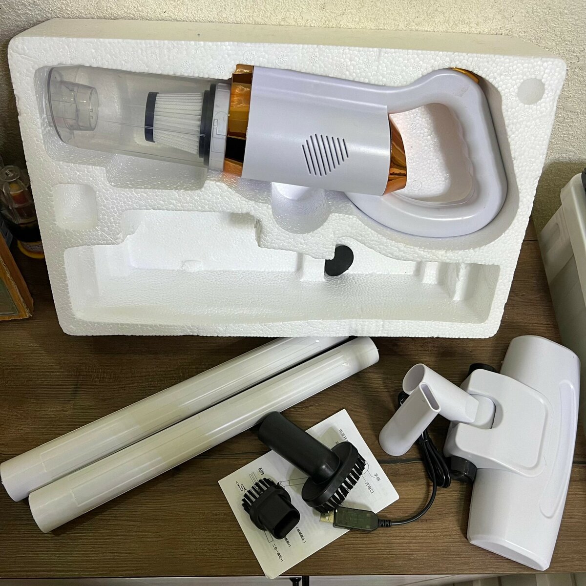 Портативный автомобильный пылесос