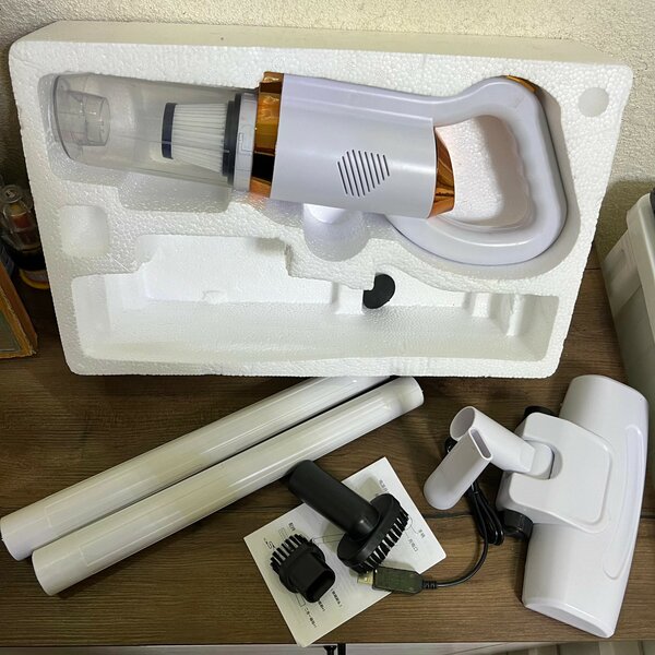 Портативный автомобильный пылесос