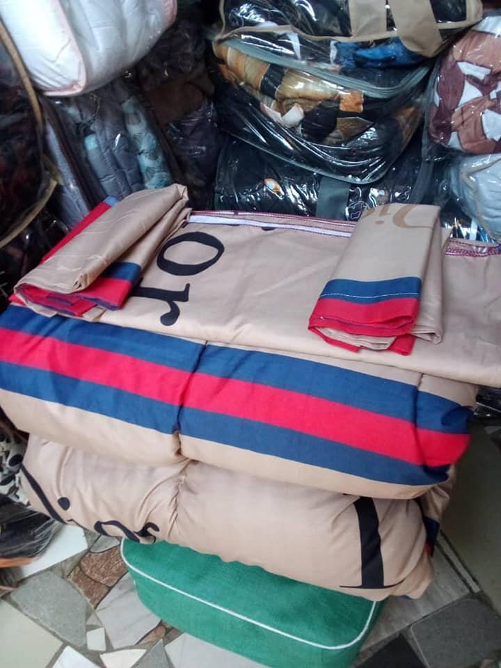 1 Duvet ,2 pillow cases and 1 flat sheet with print