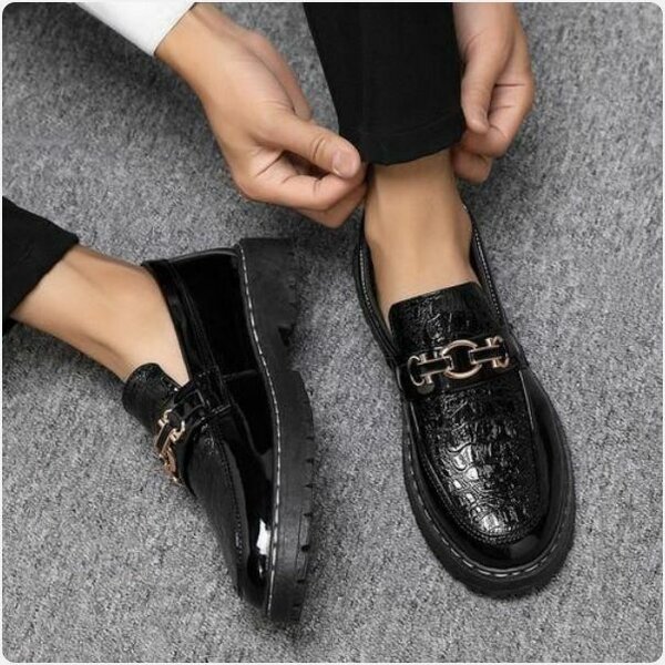 Mocassins noirs en cuir brillant