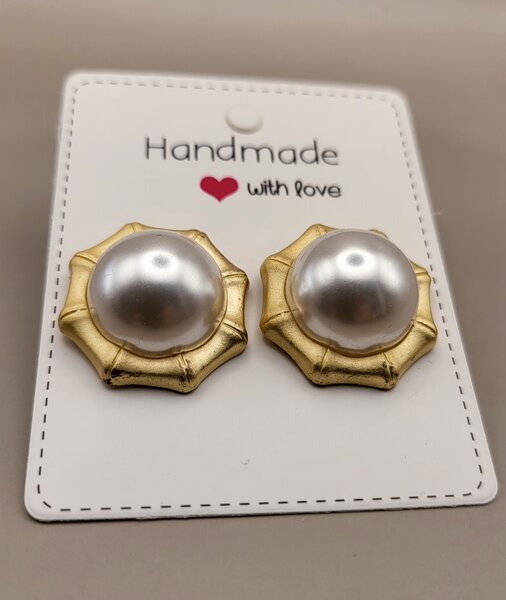 Pearl stud