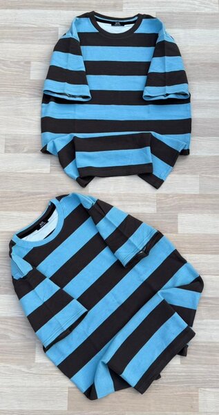 T-shirt rayé bleu et noir