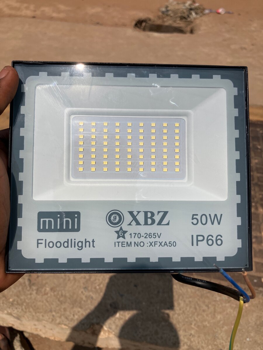 Flood lights (Xbz 50 yards)