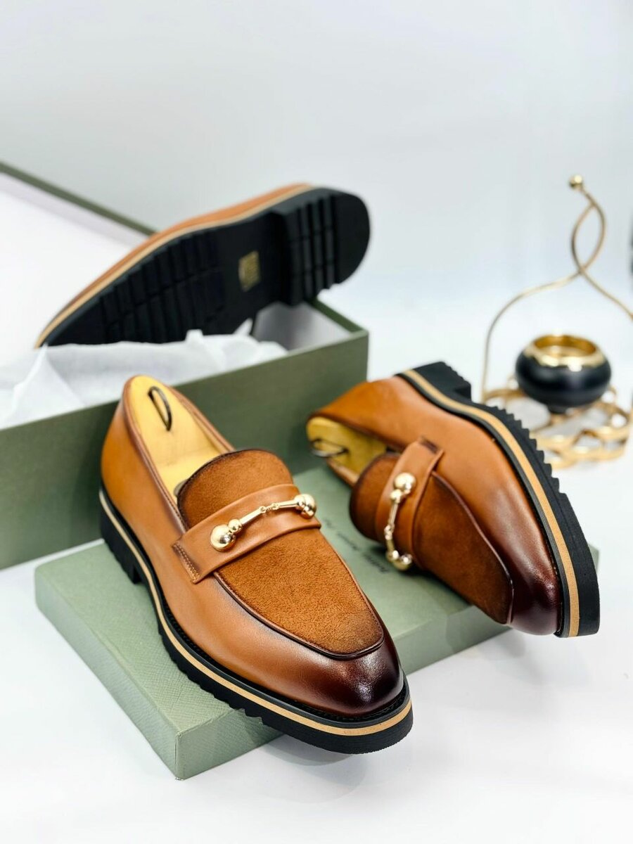 Clarks Executive shoe. black & brown