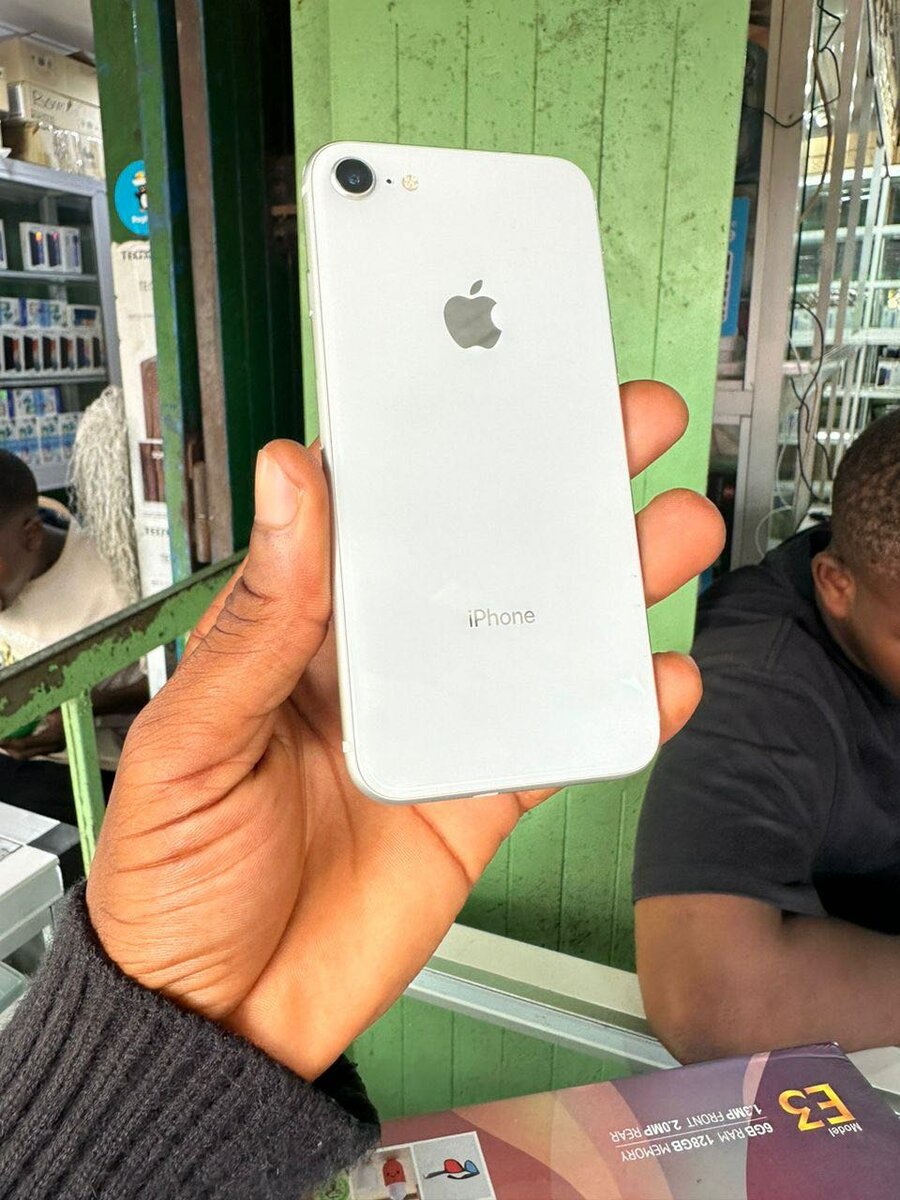 Ipone 8 simple 64GB bon prix pour toi